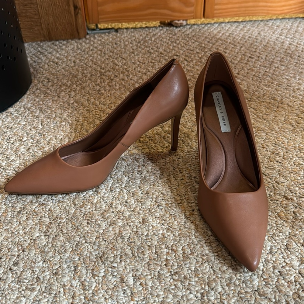 Brown closed toe heels with padding